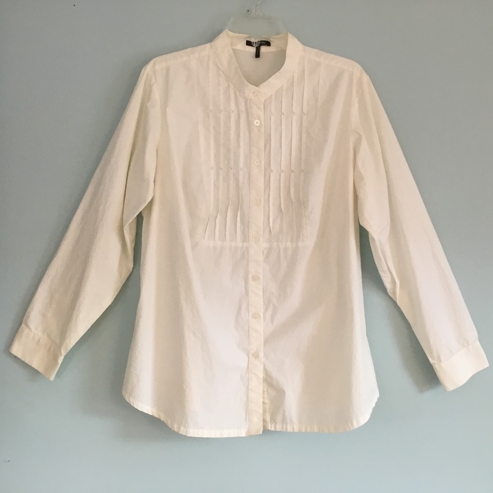 Daisy Fuentes creamy white pin tucked button down with silver accents, size 1X